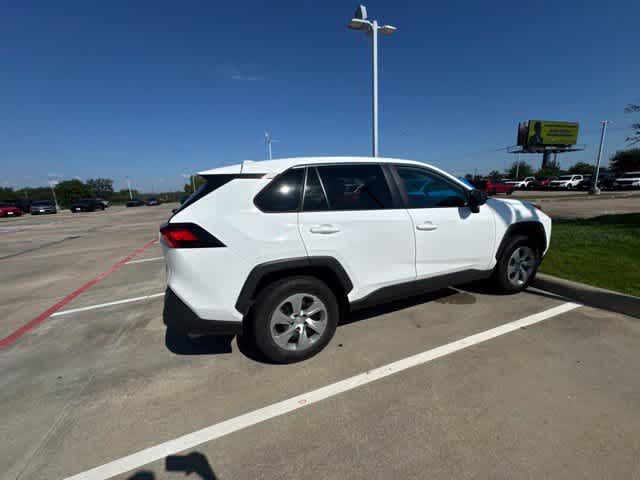 2022 Toyota RAV4 photo 5 of 11