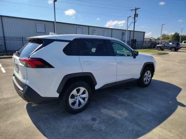 2022 Toyota RAV4 photo 9 of 11