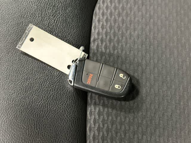2024 Jeep Compass Latitude Sting-Gray Clearcoat at Davis Chevrolet