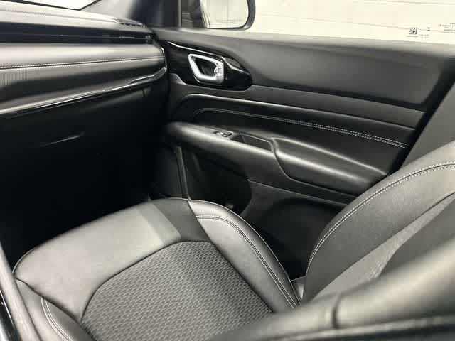 2024 Jeep Compass Latitude Sting-Gray Clearcoat at Davis Chevrolet