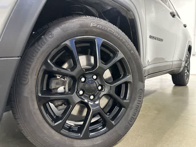 2024 Jeep Compass Latitude Sting-Gray Clearcoat at Davis Chevrolet