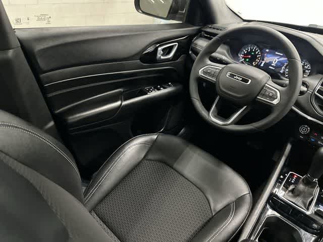 2024 Jeep Compass Latitude Sting-Gray Clearcoat at Davis Chevrolet