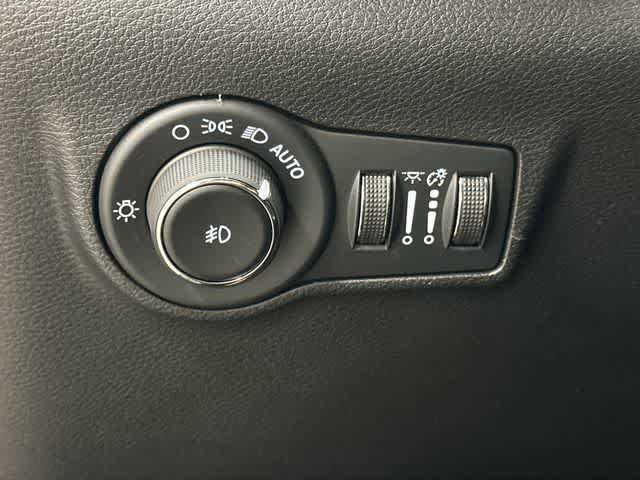 2024 Jeep Compass Latitude Sting-Gray Clearcoat at Davis Chevrolet