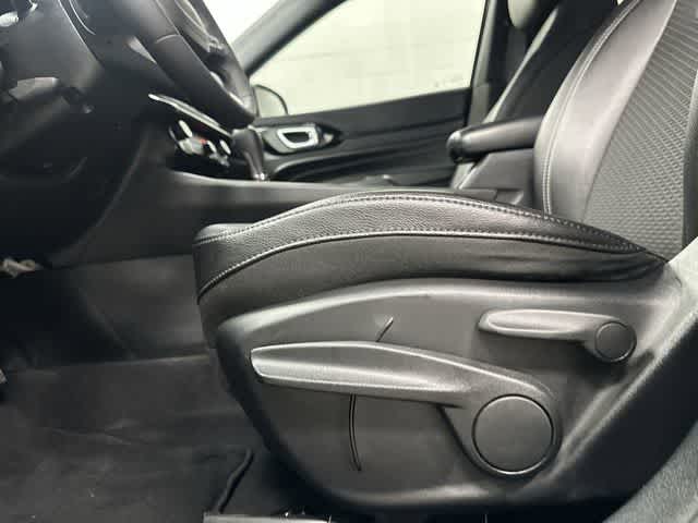 2024 Jeep Compass Latitude Sting-Gray Clearcoat at Davis Chevrolet