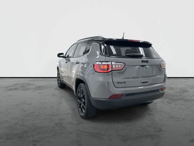 2024 Jeep Compass Latitude Sting-Gray Clearcoat at Davis Chevrolet