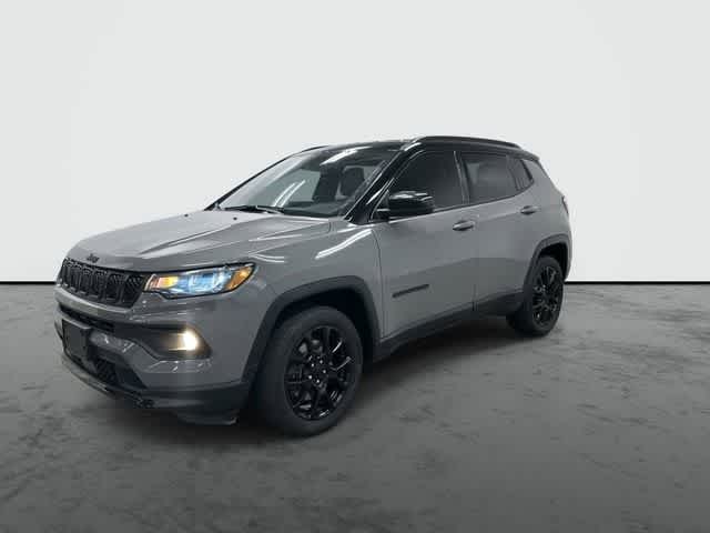 2024 Jeep Compass Latitude Sting-Gray Clearcoat at Davis Chevrolet