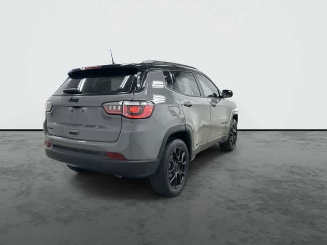 2024 Jeep Compass Latitude Sting-Gray Clearcoat at Davis Chevrolet