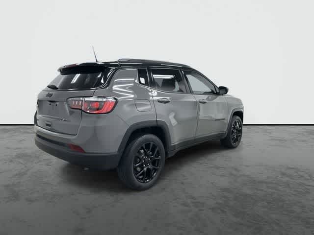 2024 Jeep Compass Latitude Sting-Gray Clearcoat at Davis Chevrolet