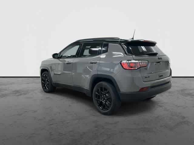 2024 Jeep Compass Latitude Sting-Gray Clearcoat at Davis Chevrolet