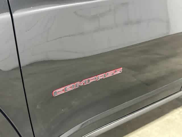 2023 Jeep Compass photo 30 of 32