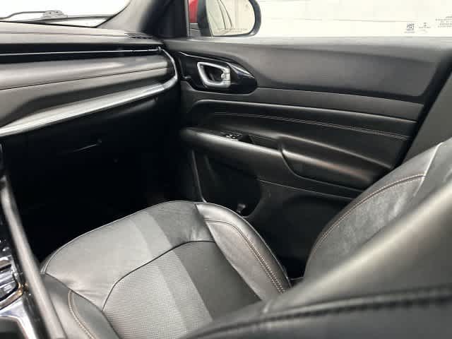 2023 Jeep Compass photo 13 of 32