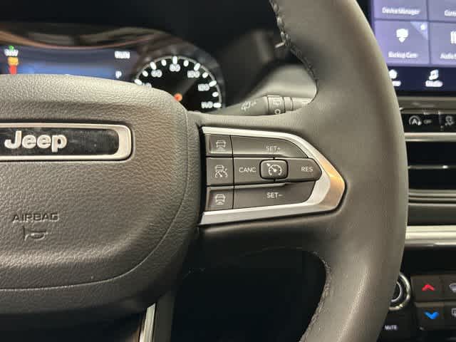 2023 Jeep Compass photo 18 of 32