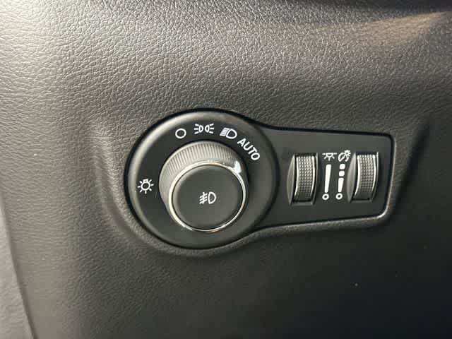 2025 Jeep Compass Limited Silver Zynith Metallic Clearcoat at AutoNation Chrysler Jeep Dodge Ram Spring