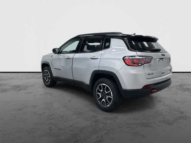 2025 Jeep Compass Trailhawk - 8