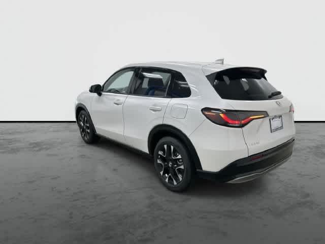 2027 Honda HR-V photo 2 of 32