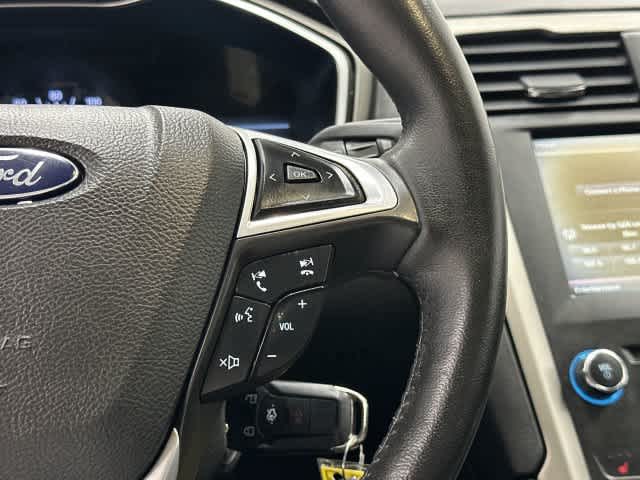 2015 Ford Fusion photo 18 of 33
