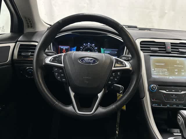 2015 Ford Fusion photo 15 of 33