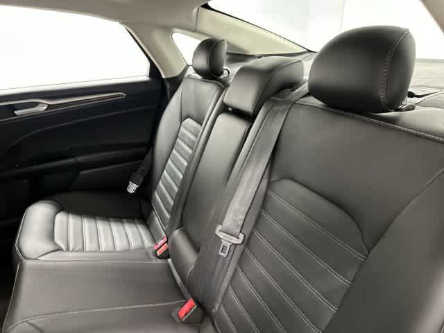 2015 Ford Fusion photo 14 of 33