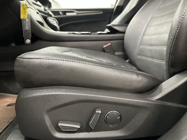 2015 Ford Fusion photo 27 of 33