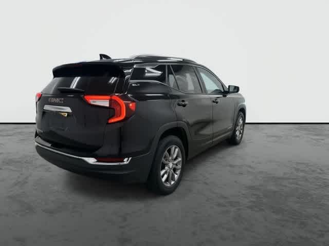 2024 GMC Terrain photo 3 of 32