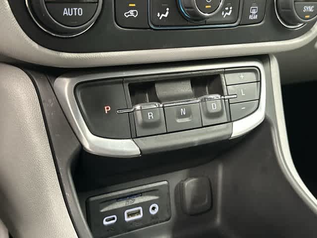 2024 GMC Terrain photo 24 of 32