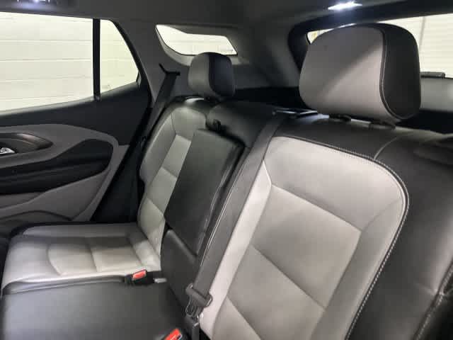 2024 GMC Terrain photo 14 of 32