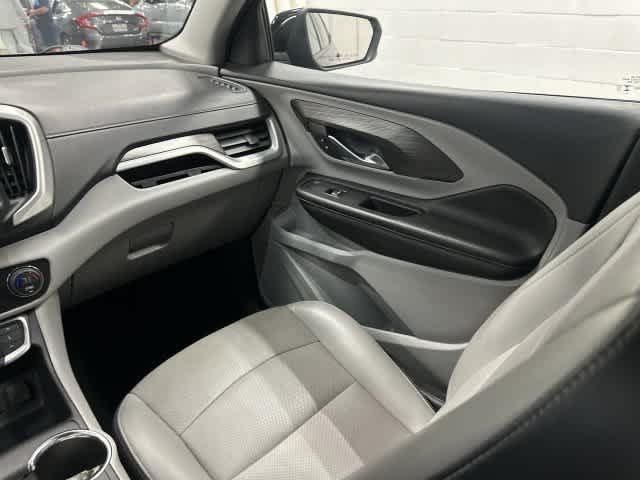 2024 GMC Terrain photo 13 of 32