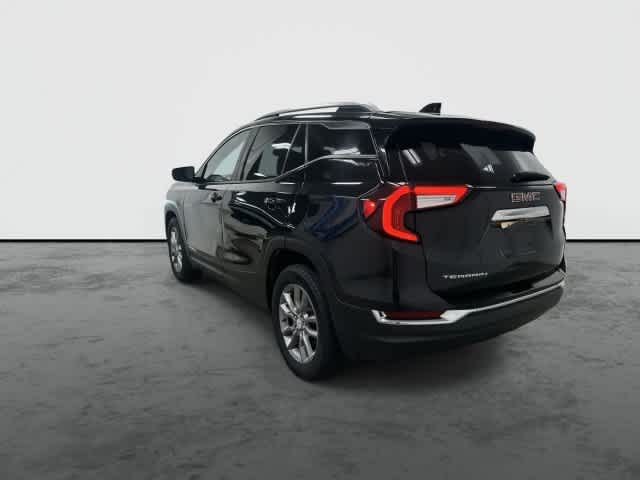 2024 GMC Terrain photo 2 of 32
