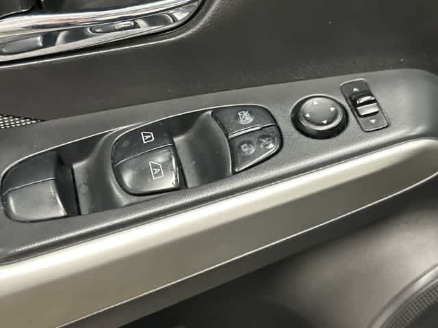 2019 Nissan Kicks photo 20 of 32