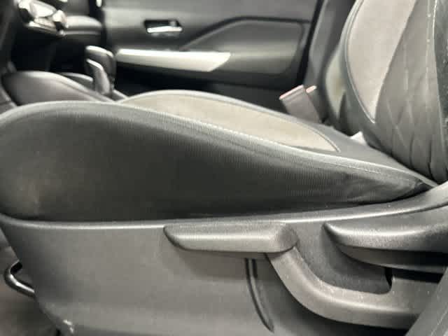 2019 Nissan Kicks photo 26 of 32