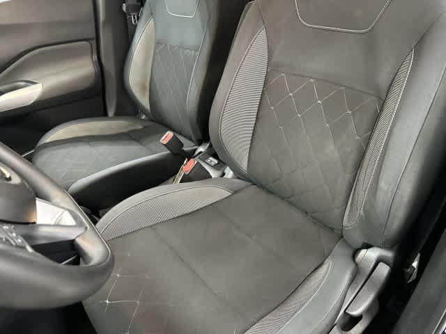 2019 Nissan Kicks photo 10 of 32