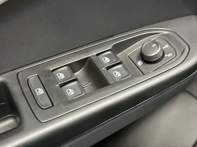 2023 Volkswagen Taos SE Pure White at HGreg Houston