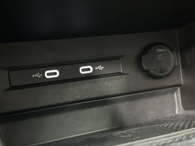 2023 Volkswagen Taos SE Pure White at HGreg Houston