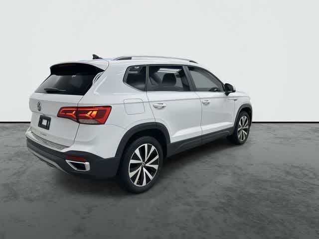 2023 Volkswagen Taos SE Pure White at HGreg Houston