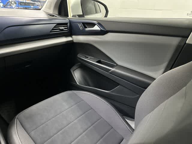 2023 Volkswagen Taos SE Pure White at HGreg Houston