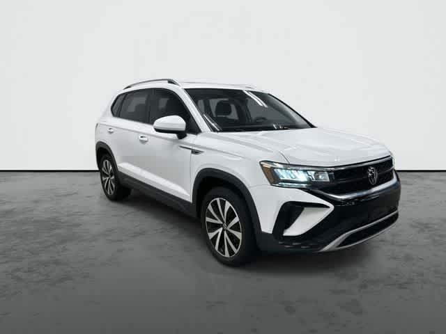 2023 Volkswagen Taos SE Pure White at HGreg Houston