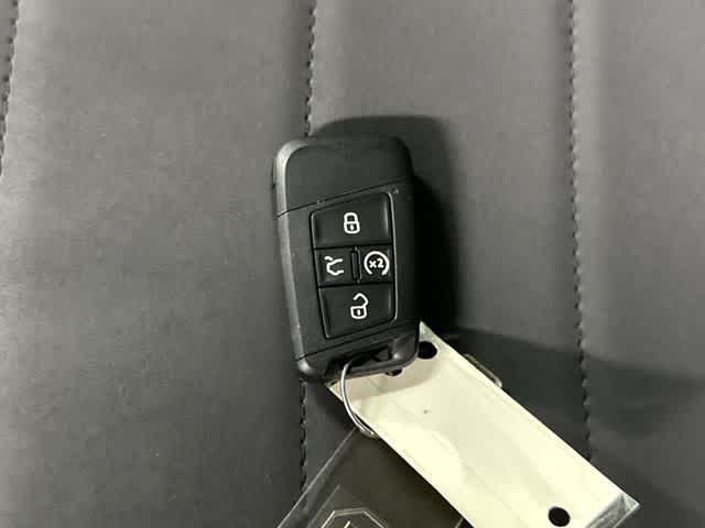 2023 Volkswagen Taos SE Pure White at HGreg Houston