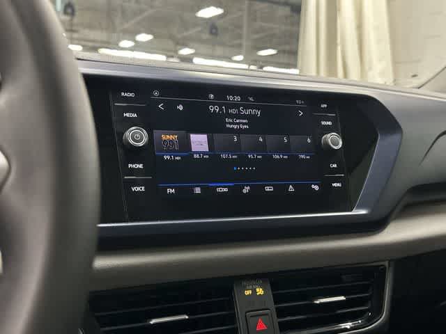 2023 Volkswagen Taos SE Pure White at HGreg Houston