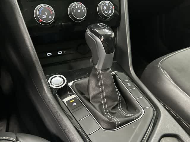 2023 Volkswagen Taos SE Pure White at HGreg Houston