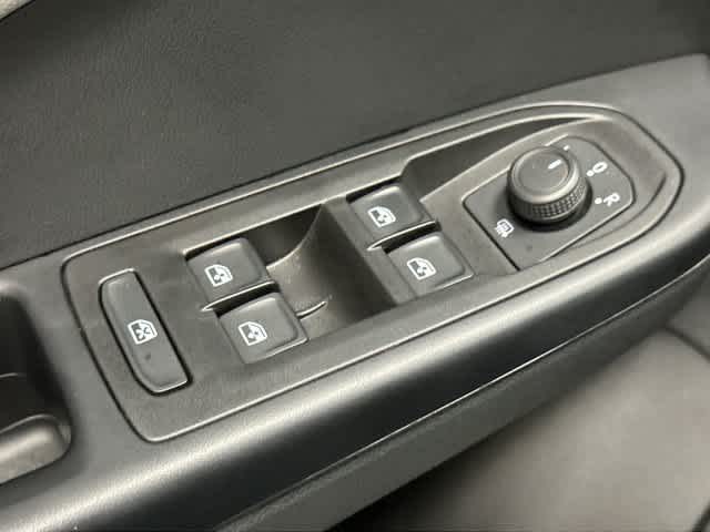 2023 Volkswagen Taos photo 20 of 32