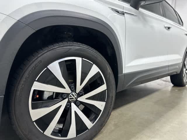 2023 Volkswagen Taos photo 28 of 32