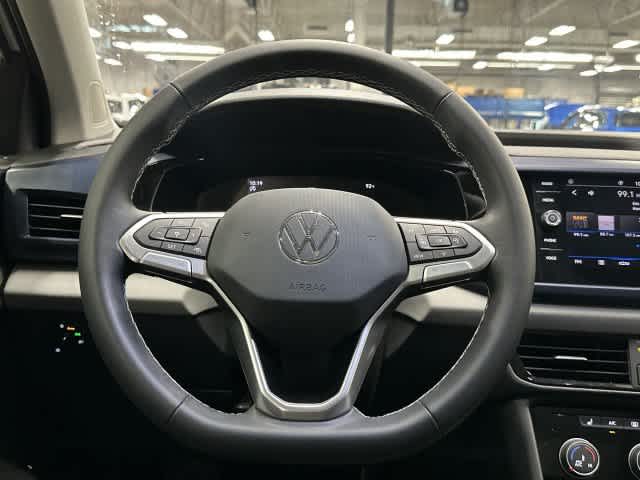 2023 Volkswagen Taos photo 15 of 32