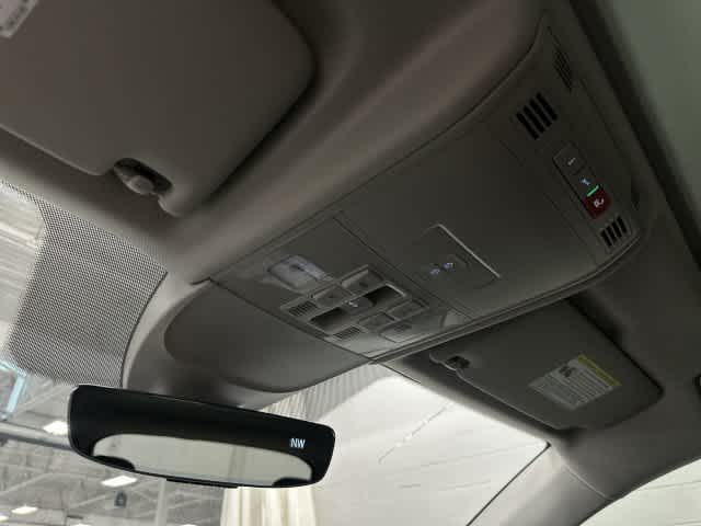 2023 Volkswagen Taos photo 21 of 32