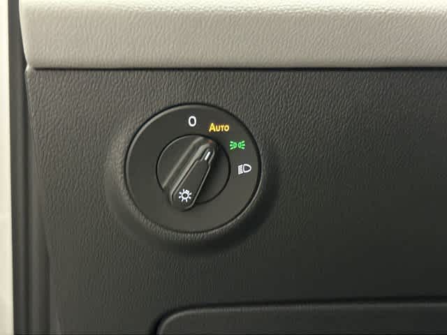 2023 Volkswagen Taos photo 19 of 32