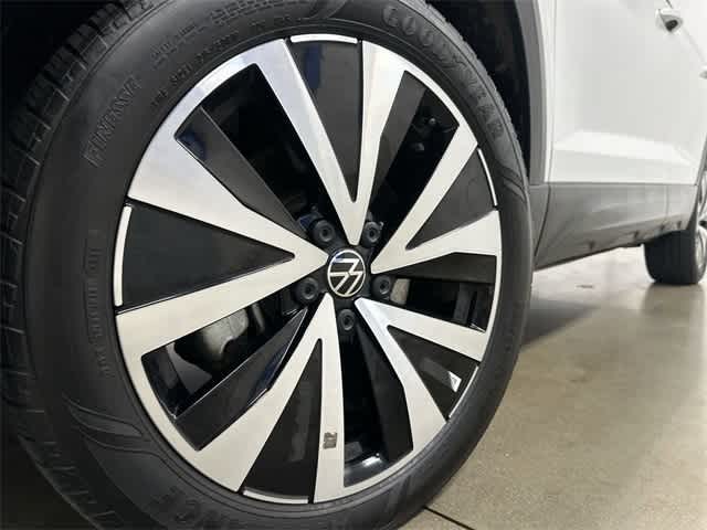 2024 Volkswagen Taos SE White at Honda of Clear Lake