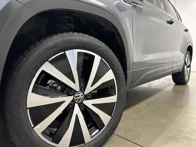 2024 Volkswagen Taos SE Gray at Team Mazda