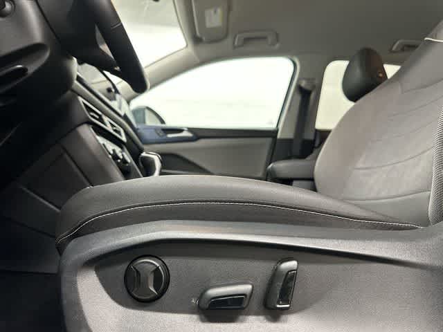 2024 Volkswagen Taos SE  at Mercedes-Benz of Houston North