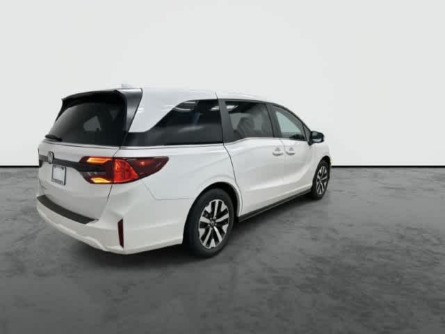 2026 Honda Odyssey photo 3 of 32