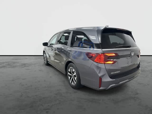 2025 Honda Odyssey photo 2 of 32