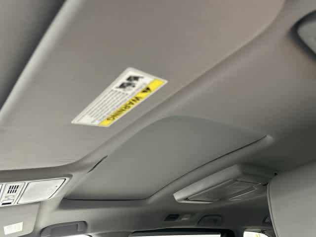 2024 Honda Odyssey photo 28 of 33